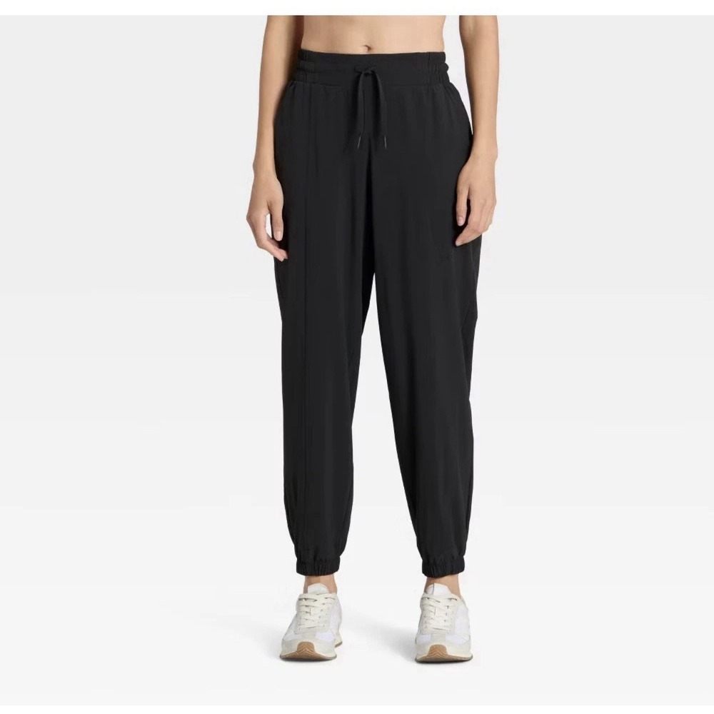 Women's All In Motion Black Active Mid Rise Ankle Length Joggers Size Medium NWT